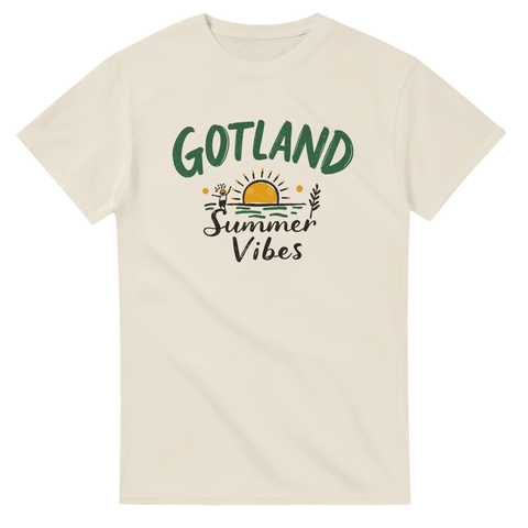 Minimalistisk design med Gotland-tema och naturmotiv – beige t-shirt