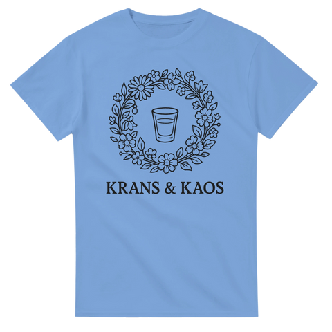 Minimalistiskt midsommarmotiv med texten Krans & Kaos – blå t-shirt