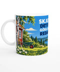 Grafiskt tryck av röd stuga med trädgårdsredskap på vit kaffemugg