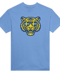 Svensk Tiger-tryck med solglasögon i gult och blått på ljusblå t-shirt.