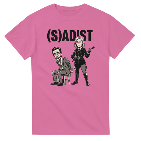 Satirisk teckning av Magdalena Andersson som dominant ledare på rosa t-shirt