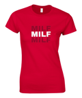 Röd t-shirt med kaxigt Milf-motiv i vitt och mörkrött