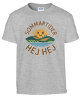 Gråmelerad t-shirt för barn med grafiskt sommarlandskap och lekfull typografi