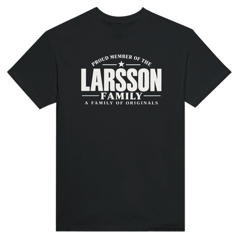 Svart t-shirt med texten Larsson – A Family of Originals