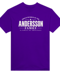 Lila t-shirt med texten Andersson – A Family of Originals