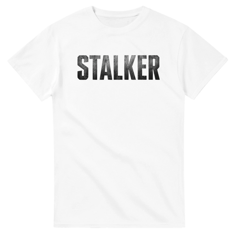 Stilrent texttryck med ordet STALKER i sliten metallisk stil – grafisk t-shirt