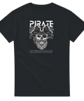 Grafisk illustration av en pirat-dödskalle med skägg och ögonlapp – svart t-shirt