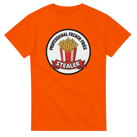 Orange t-shirt med en illustrerad badge i kaxig och lättsam stil
