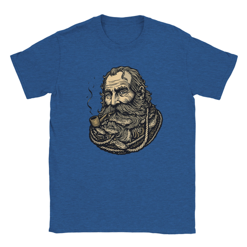 Klassiskt marint motiv med handmålad fiskargubbe tryckt på kungsblå t-shirt