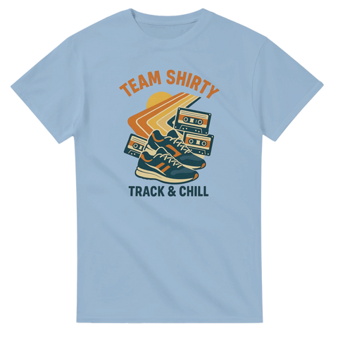 Team Shirty Track & Chill. Handritad stil.