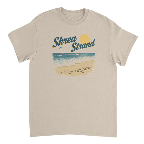 Vintagedesign med illustration av hav och strand på sandfärgad t-shirt