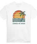 Grafiskt semestermotiv med texten Lörda på Böda på vit t-shirt