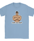 Muskulös tecknad man med korslagda armar och text "STOPP MIN KROPP" på ljusblå t-shirt.