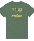 Typiskt Västkustskt" text med gul sill/strömming på olivgrön t-shirt.