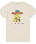 Naiv illustration av alien abduction med familj och rymdskepp – grafisk t-shirt