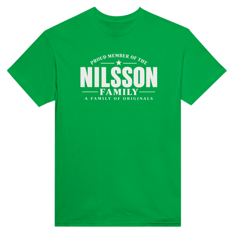 Grön t-shirt med texten Nilsson – A Family of Originals