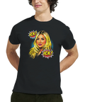 Popkonst-porträtt av blond kvinna med text "ICK!" på svart t-shirt.