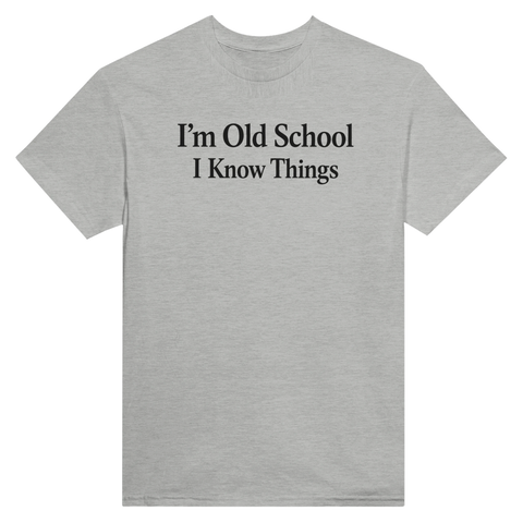 Kaxig t-shirt med texten I Know Things i gråmelerad finish