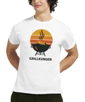 Retro grill med flammor och text "GRILLKUNGEN" på vit t-shirt.