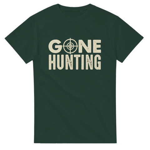 Skogsgrön t-shirt med texten Gone Hunting och kikarsikte i beige
