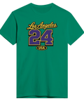 Los Angeles 24 USA texttryck i guld, lila på grön t-shirt, sportig college-stil.