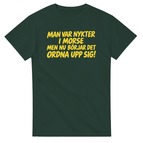 Grön t-shirt med citat från sällskapsresan