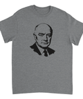 Svartvitt porträtt av Per Albin Hansson i grafisk stil på mörkgrå t-shirt