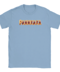 Grafiskt motiv av bokstäver formade som pannkakor tryckt på en ljusblå t-shirt