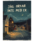 Illustration av en tom gata i en svensk småstad nattetid med en ICA-butik och vit texten Jag orkar inte med er.