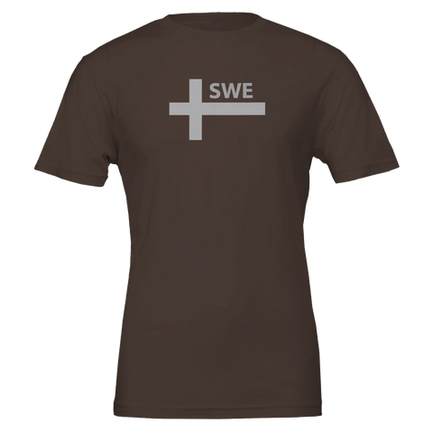 Svenska flaggan stiliserad med "SWE" på brun t-shirt, minimalistisk design.