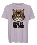 Lila t-shirt med illustrerad katt och texten Bow to No One