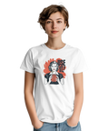 Kvinna i vit t-shirt med kaxig retro-design och hjärna-motiv