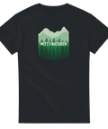 Svart t-shirt med retroinspirerat tryck av svenska fjäll och skog