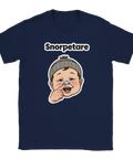 Lekfull t-shirt i marinblått med grafiskt motiv av en snorpetande unge