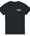 Stilren grafisk logotyp Shirty Specials på svart t-shirt