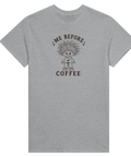 Handritat motiv av morgontrött karaktär i pyjamas – humoristisk t-shirt