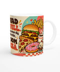 Grafiskt motiv med hamburgare, pizza och donuts i lekfull retrostil på mugg