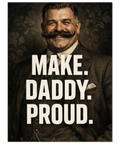 Vintageposter på en leende man med stor mustasch och tweedkostym med texten MAKE. DADDY. PROUD. i vit versal stil.