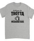 Humoristiskt tryck med kaffekopp och texten Trötta Medarbetare på grå t-shirt