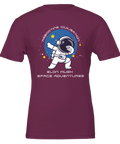 Dabbande astronaut i rymden, "Rebooting Civilisation Elon Musk Space Adventures" på lila t-shirt.