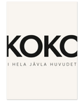 KOKO I HELA JÄVLA HUVUDET text i svart på en vit poster.