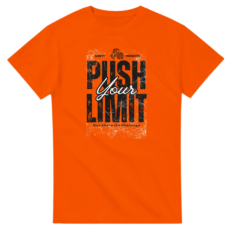 Orange t-shirt med motiverande träningstext och hantel – sportig stil