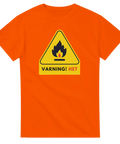 Orange t-shirt med ett eldigt och roligt varningsmotiv