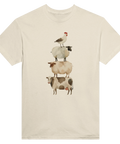 Bondgårdsdjur i akvarellstil: ko, får och tupp staplade på varandra på en beige t-shirt.