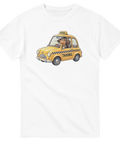 Illustration av en tax som kör gul taxi – vit grafisk t-shirt
