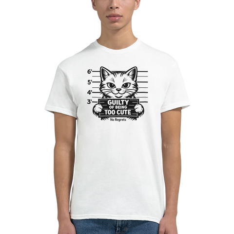 Svartvit katt i mugshot med texten "Guilty of Being Too Cute" på vit t-shirt.
