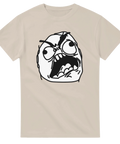 Retro internet meme ansikte med storögt uttryck på en beige t-shirt