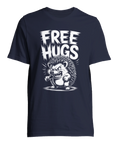 Rolig t-shirt med djurmotiv föreställande en arg igelkott som ser ut att attackera, med texten "FREE HUGS" skrivet ovanför i en tuff stil. En humoristisk t-shirt med ironiskt budskap.