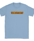 Hamburgare-text i 3D-stil med kött, ost och sallad på ljusblå t-shirt.