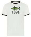 Närbild på trycket av en makrill på retro GAIS t-shirt.